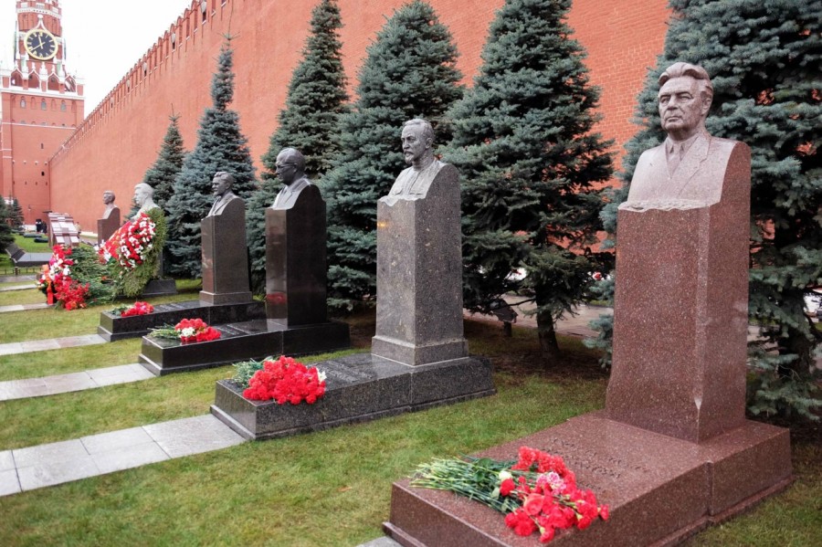 Могилы вождей